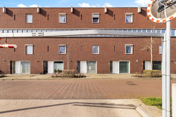 Foto - Te koop: Ruime dubbele benedenwoning met parkeerplaats!